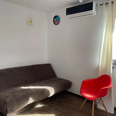 Apartment Sunny With Side View To The Danube