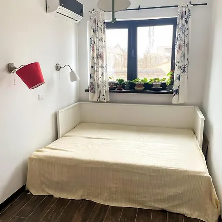 Apartment Sunny With Side View To The Danube
