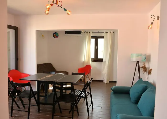 Sunny With Side View To The Danube Apartamento Sulina